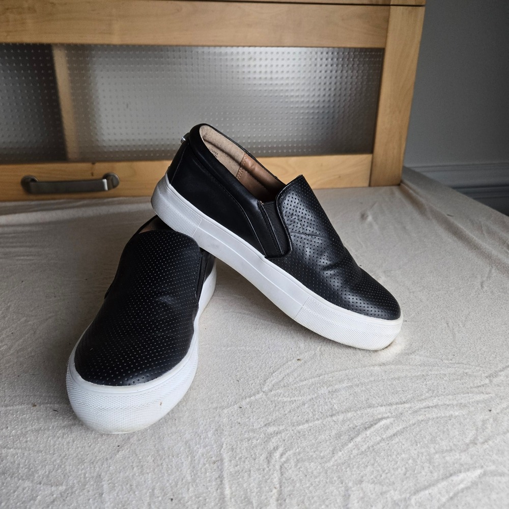 Steve Madden Gills Slip On Sneaker Womens 8 Black Perforated Platform
